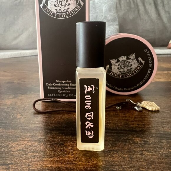 Juicy Couture Rollerball, Shamperfect, Decadent Dusting Powder, Hair tie - Picture 9 of 9